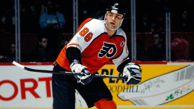 eric-lindros-philadelphia-blockbuster-nhl-trades.jpg